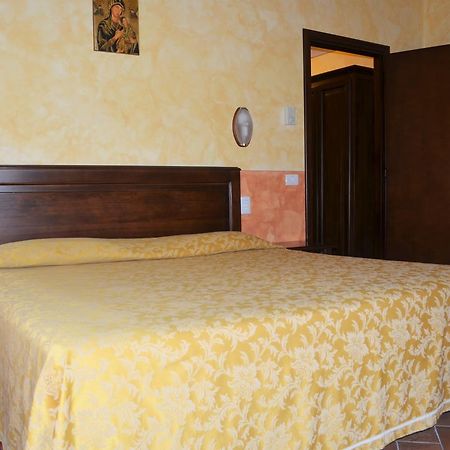 Hotel Oasi Neumann كورتونا المظهر الخارجي الصورة