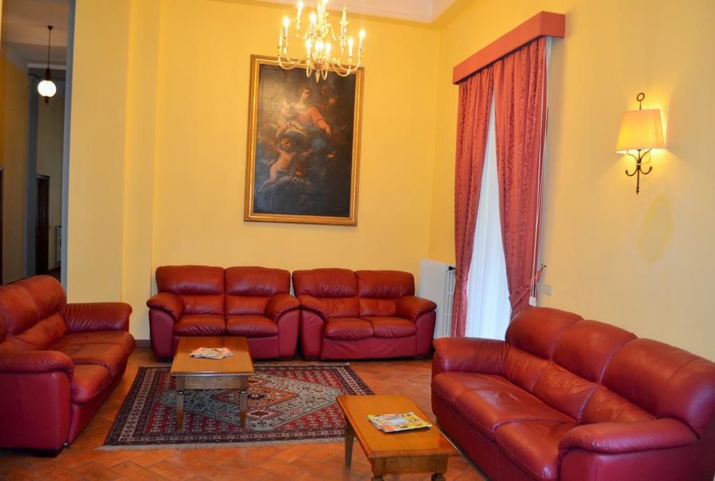 Hotel Oasi Neumann كورتونا المظهر الخارجي الصورة