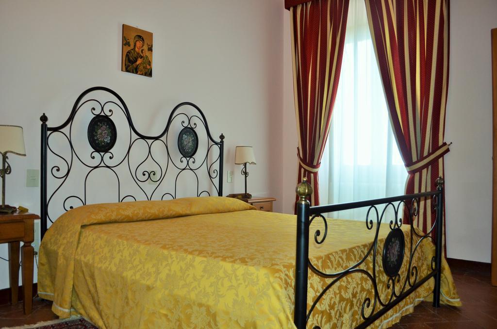 Hotel Oasi Neumann كورتونا المظهر الخارجي الصورة