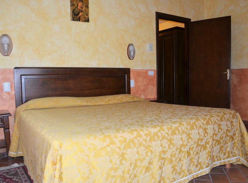 Hotel Oasi Neumann كورتونا المظهر الخارجي الصورة
