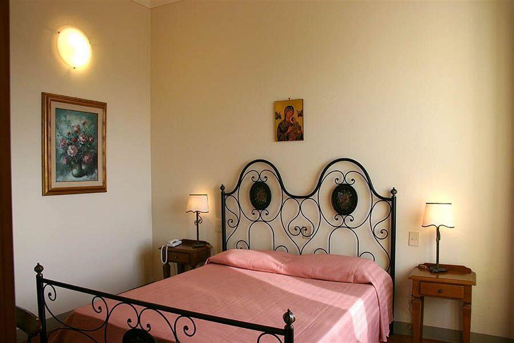 Hotel Oasi Neumann كورتونا المظهر الخارجي الصورة