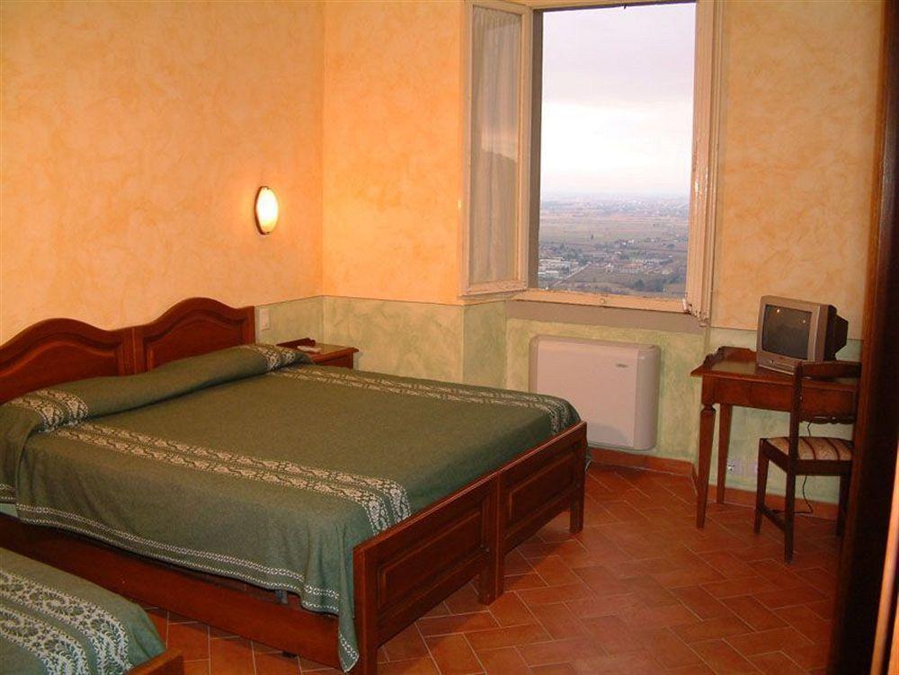 Hotel Oasi Neumann كورتونا المظهر الخارجي الصورة