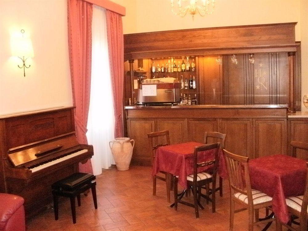 Hotel Oasi Neumann كورتونا المظهر الخارجي الصورة