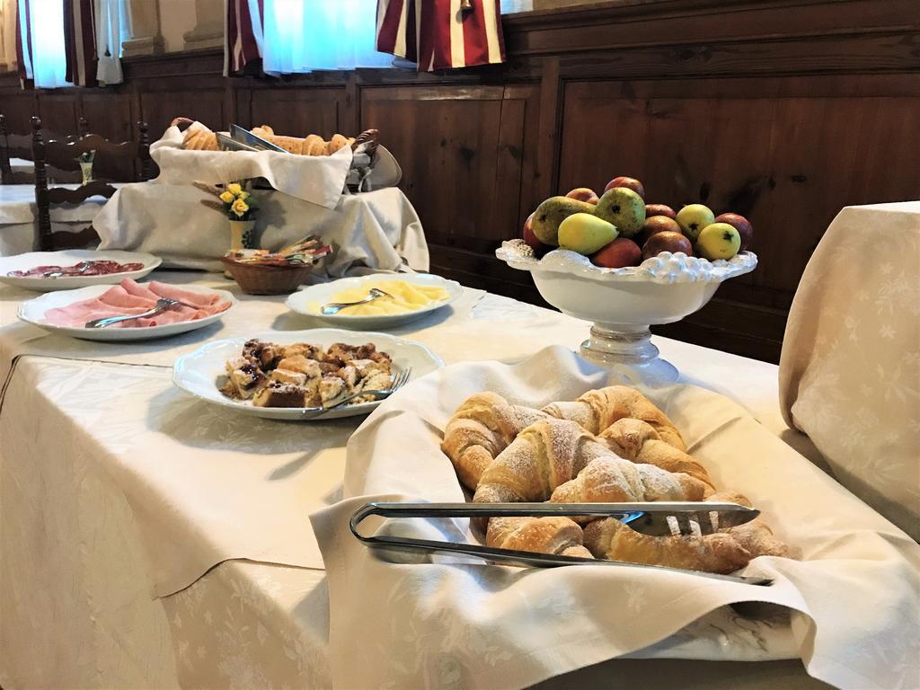 Hotel Oasi Neumann كورتونا المظهر الخارجي الصورة