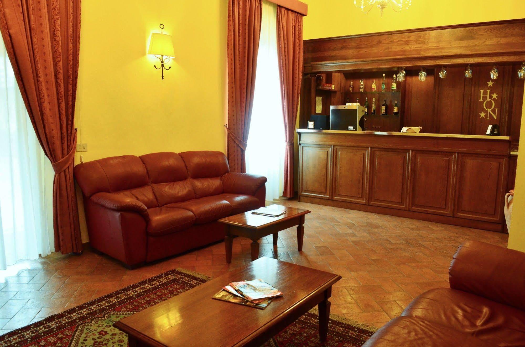 Hotel Oasi Neumann كورتونا المظهر الخارجي الصورة